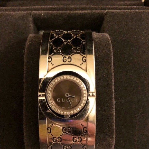 COPY - Rare Vintage Gucci YA112 Diamond Twirl Silver Tone Bangle Watch - Picture 3 of 7